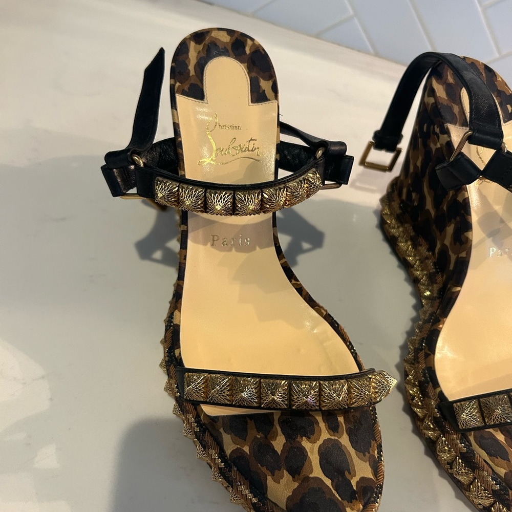 Christian Louboutin Nappa Silk Leopard Pira Ryad 110 Wedge Sandal 40 Black - Picture 3 of 7
